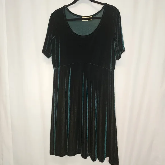 Hillard & Hanson Sz XL Green Velvet Fit & Flare Short Sleeve Made in USA Dress - Picture 2 of 10